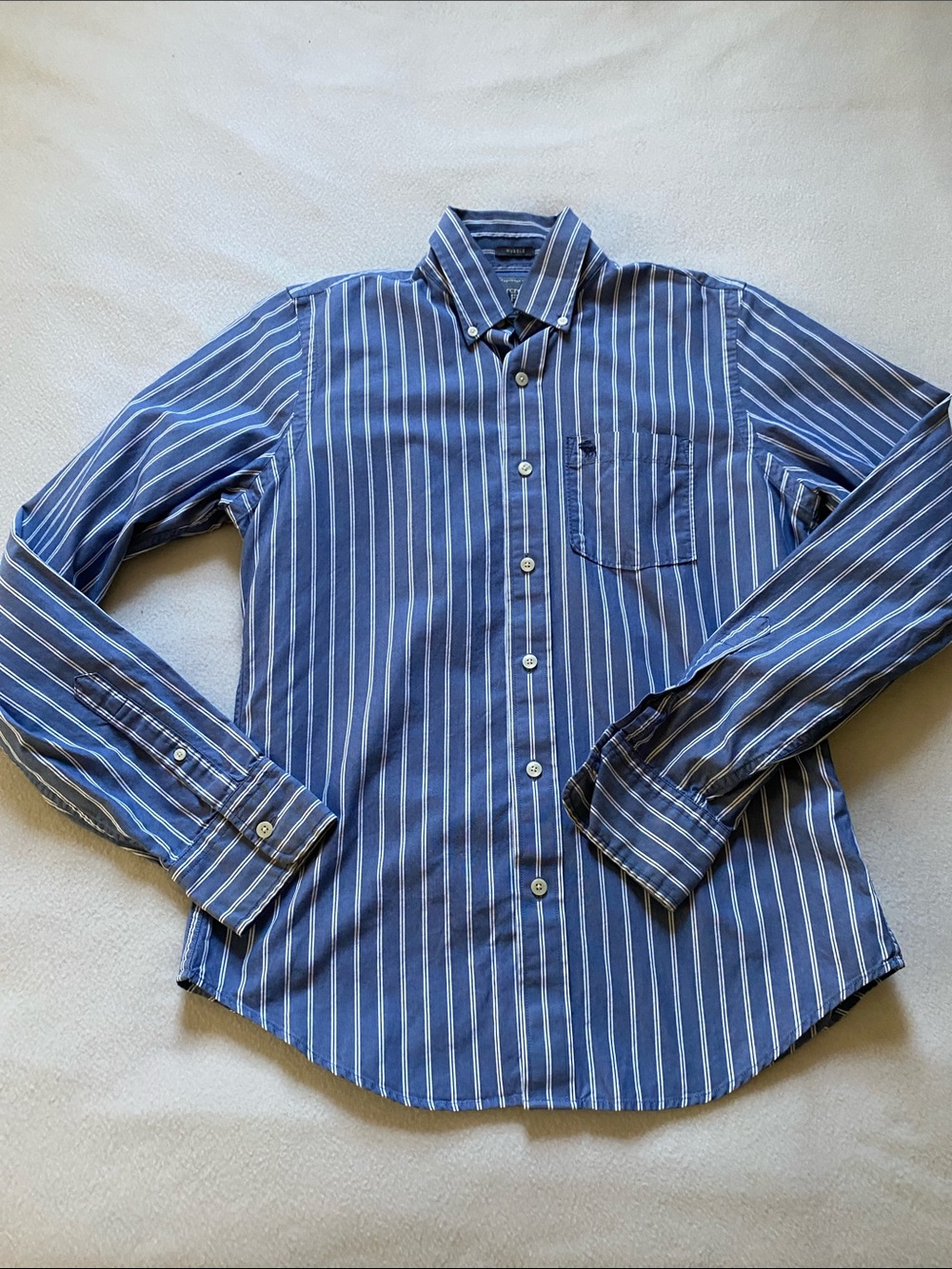 Abercrombie and Fitch men's button-down dress shirt dressy medium blue white